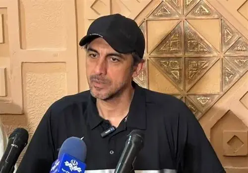 قاب یادگاری های بازیکن های خارجی چادرملو اردکان در هنگام خروج از مرز+ عکس
