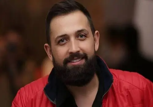 بازیگر معروف قمه به دست شد! + فیلم