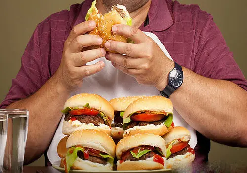 پرخوری عصبی و نشانه‌هایی که باید جدی گرفت

