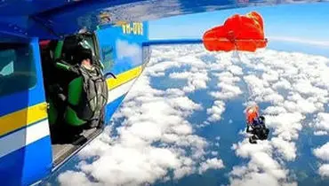 لحظه دلهره‌آور گیرافتادن یک چترباز به دم هواپیما/ویدیو 