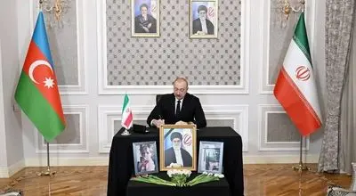 حضور الهام علی‌اف در سفارت ایران در سوگ رهبر انقلاب +تصاویر
