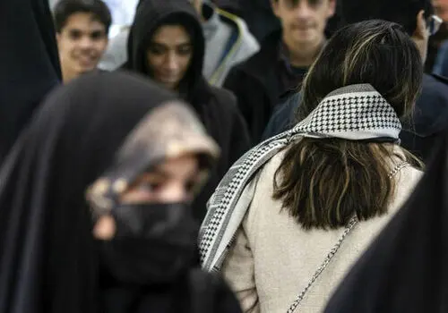 ورود خودروهای جدید وارداتی به جزیره کیش+ فیلم