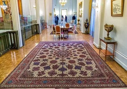 نگاهی به چیدمان منزل بهرام رادان و مینا مختاری؛ از فرش زمردی تا مبلمان شیک