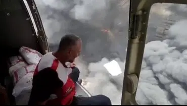 فیلم لحظه دلهره‌آور انفجار زیر بالگرد امداد، حین عملیات اطفاء حریق در بندر شهید رجایى

