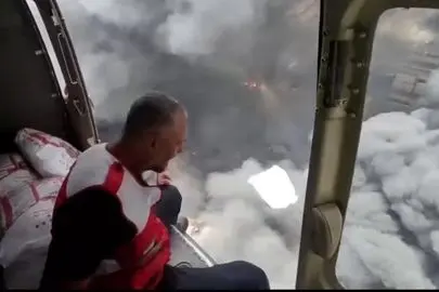 فیلم لحظه دلهره‌آور انفجار زیر بالگرد امداد، حین عملیات اطفاء حریق در بندر شهید رجایى

