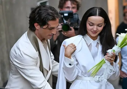 خواننده سرشناس پیش از انقلاب: هیچ‌کس کنارم نماند+فیلم