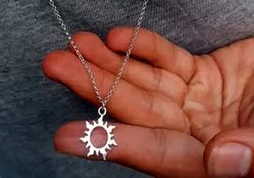 گردنبند خورشید به چه معناست؟
