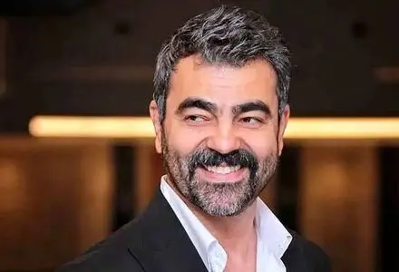 استایل عجیب بهزاد خلج روی فرش قرمز ونیز خبرساز شد + عکس