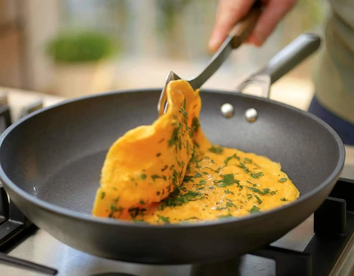 چرا غذا در تابه‌های نچسب خوش‌طعم نمی‌شود؟