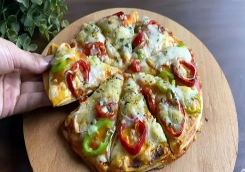 متفاوت ترین پیتزای ۴ لایه با نان ترتیلا + فیلم/ طرز تهیه پیتزای ۴ لایه سبزیجات بدون نیاز به فر