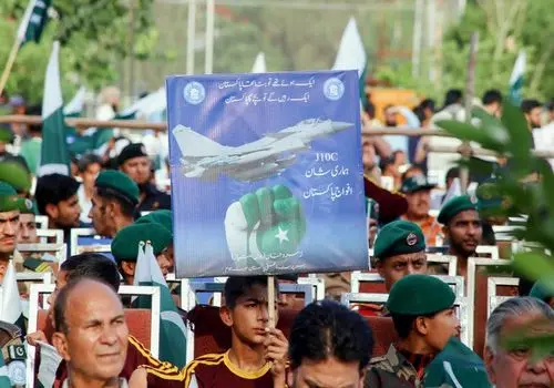 جنگنده چینی واقعیت در مقابل رویا

