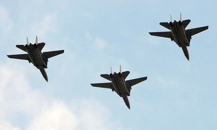 شلیک مردم عشایرنشین به جنگنده دشمن 