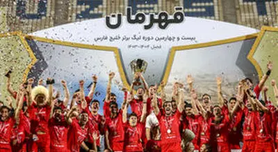 رونمایی جالب از جام قهرمانی تراکتور توسط دو خانم/ویدیو