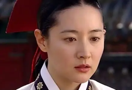 زیبایی یانگوم مشهور خارج از سریال و در لباس رسمی و مراسم مد لباس