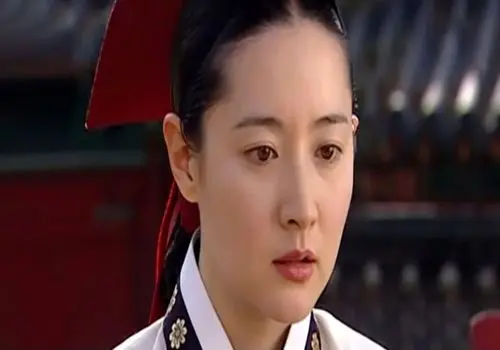 زیبایی یانگوم مشهور خارج از سریال و در لباس رسمی و مراسم مد لباس