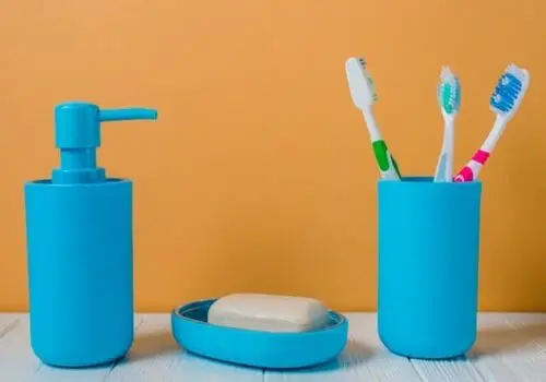 به این دلایل مهم مسواک‌تان را دور بیندازید