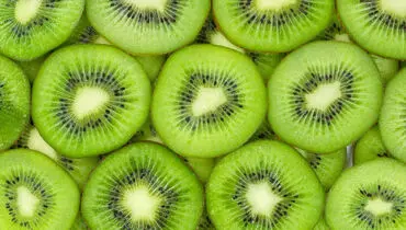 چقدر کیوی بخوریم تا یبوست‌مان خوب شود؟
