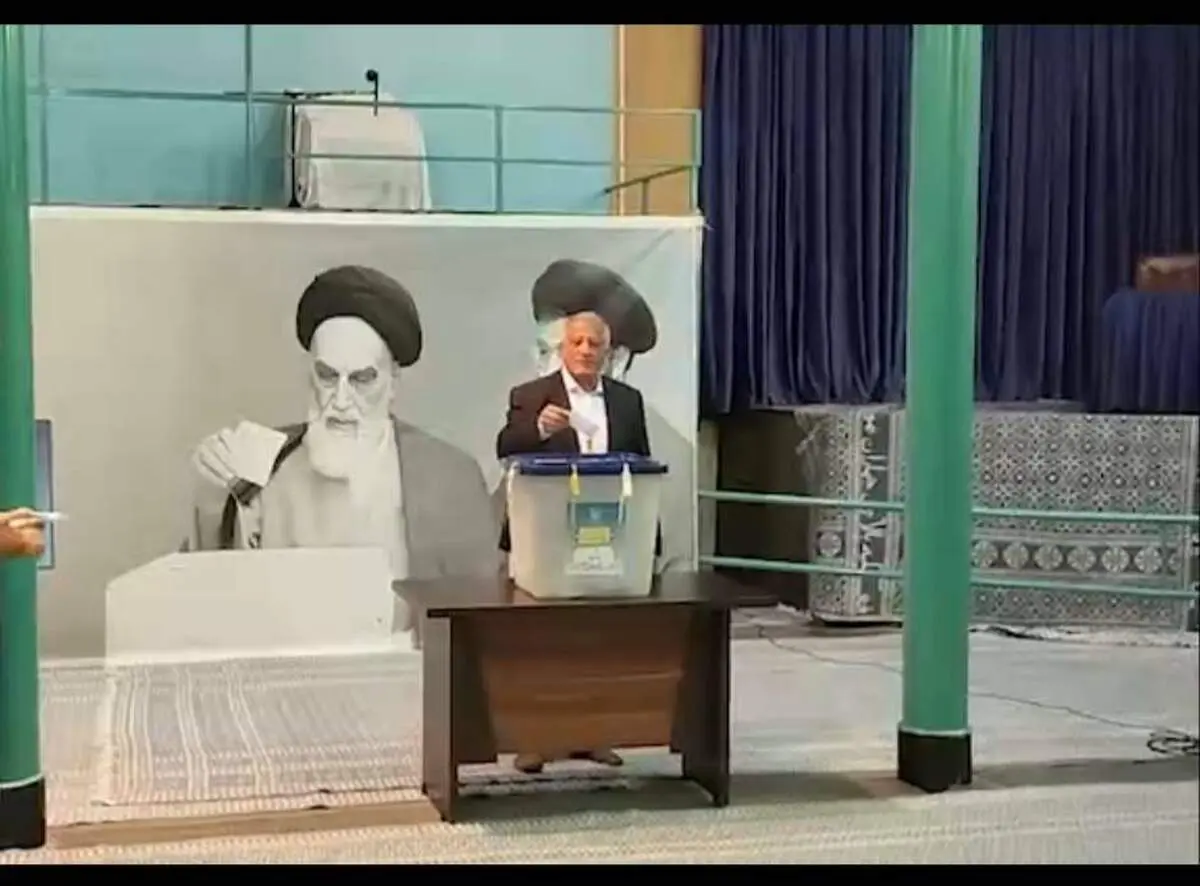 حضور محسن هاشمی در حسینیه جماران برای رای دادن+ عکس