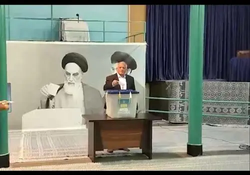 محسن هاشمی: رسایی بود که استخر فرح را مطرح کرد + فیلم