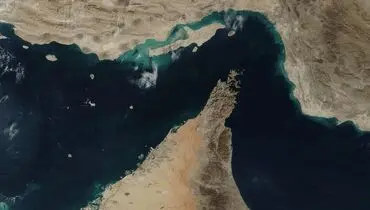 دریادار  فتاحی: نیروی دریایی آمریکا اگر جرئت دارد به جاسک و تنگه هرمز نزدیک شود