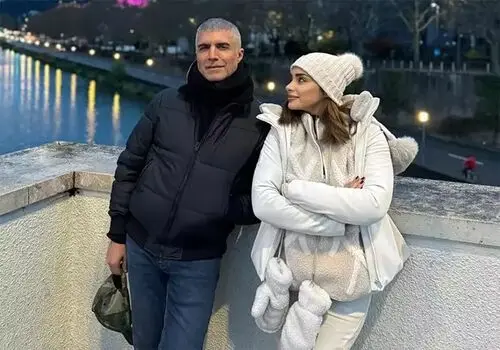 خواننده  زن مشهور ترکیه با حوله حمام در رستوران!