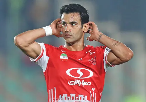 کری‌خوانی ملوان با تصویر آل‌کثیر برای پرسپولیسی‌ها