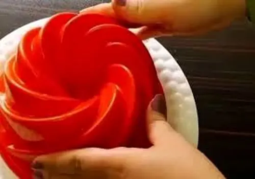 چگونه ژله را از ظرف شیشه ای جدا کنیم؟ 
