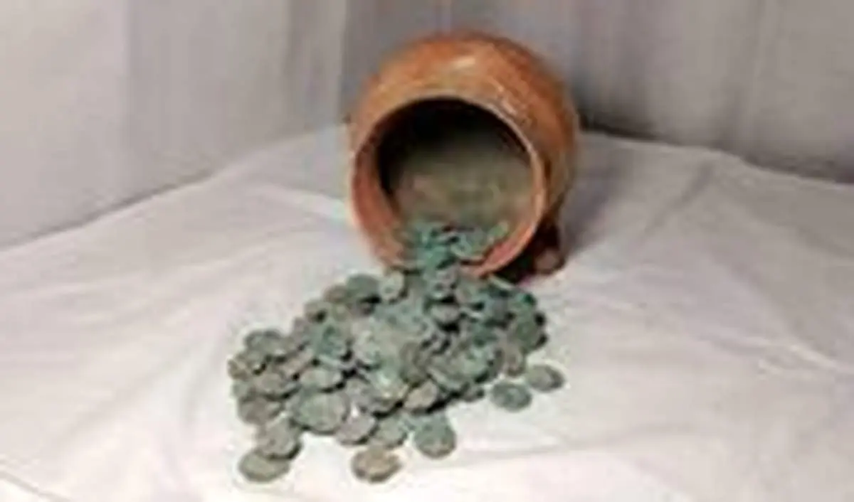  سکه‌های ۲۰۰۰ سالۀ «کوشانی» از دل یک زمین کشاورزی بیرون آمد +عکس
