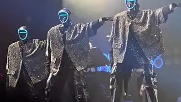 کنسرتی متفاوت؛ ربات‌ها به جای رقصنده‌ها روی صحنه آمدند + فیلم