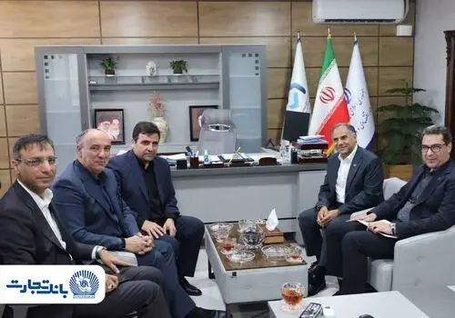 همراهی مدیرعامل بانک تجارت با سرپرست وزارت نفت در بازدید از بازسازی تأسیسات فازهای 4و5 پارس جنوبی