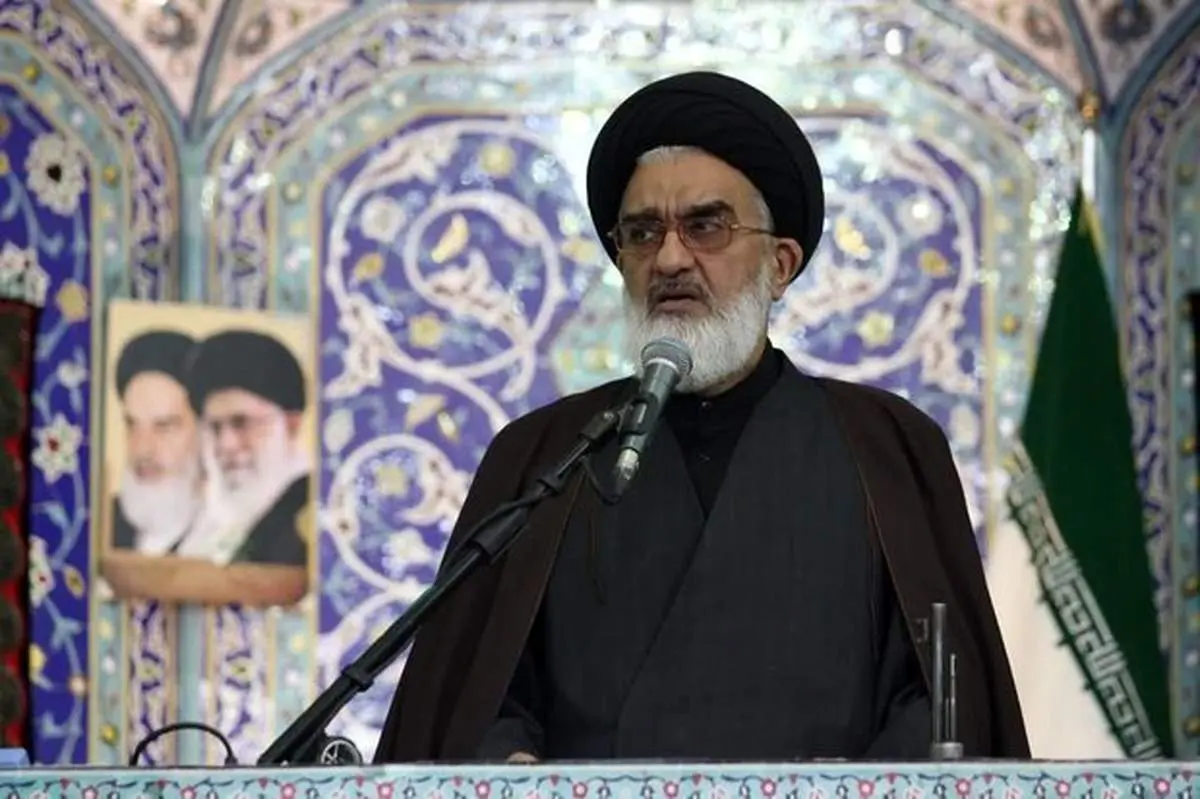 در اسرائیل تظاهر کنندگان با حمل تصویر رهبر معظم انقلاب شعار دادند ما را از دست نتانیاهو نجات دهید