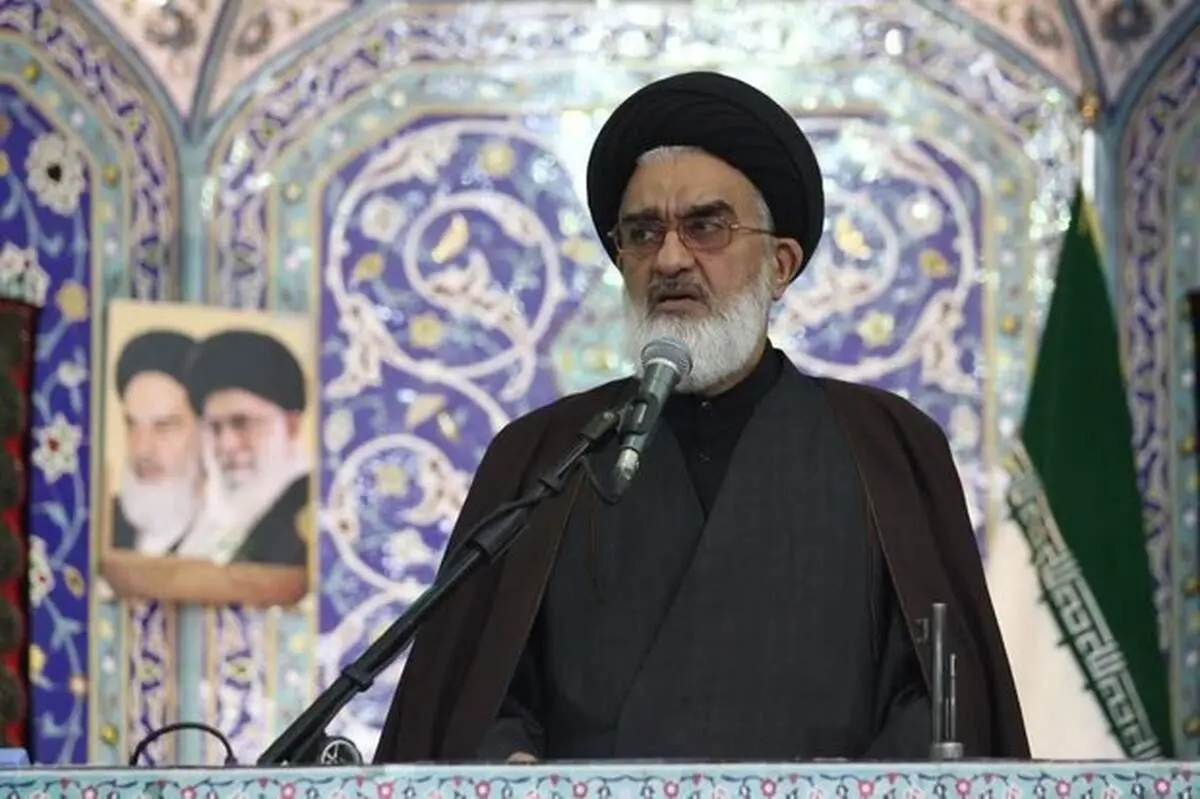  در اسرائیل تظاهر کنندگان با حمل تصویر رهبر معظم انقلاب شعار دادند ما را از دست نتانیاهو نجات دهید