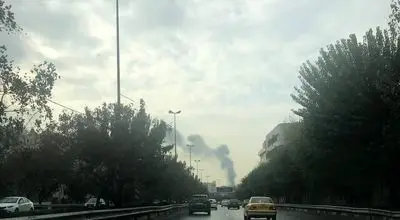 حریق ساختمان نیمه‌کاره علت بلند شدن دود غلیظ در شرق تهران