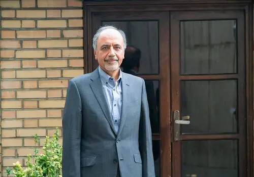 رئیس جمهور در صحن مجلس حاضر شد

