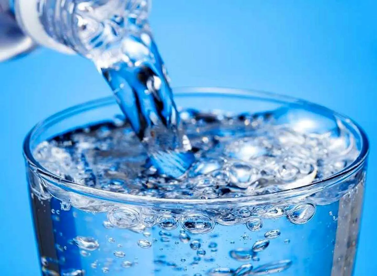 نوشیدن آب گازدار باعث کاهش وزن میشود؟
