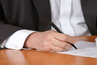 چرا دست‌ها و پا‌های ما کمی نامتقارن هستند؟ راه حل چیست؟
