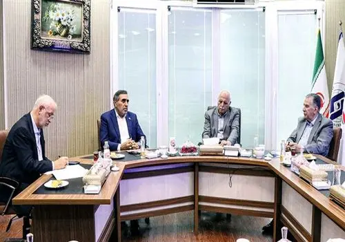در نشست فوق‌العاده روسای اتاق‌های سه گانه مطرح شد: اتاق‌های سه‌گانه با همه توان در کنار دولت و ملت بزرگ ایران است | در تامین نیازهای معیشتی مردم کمبودی نداریم