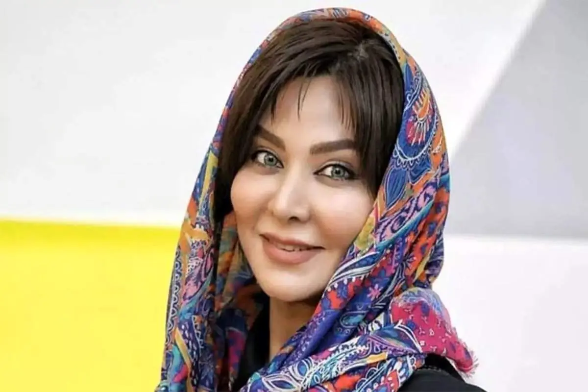 قاب خانوادگی در پشت صحنه تئاتر: فقیه سلطانی و دخترش مهمان «گلاب آدینه» شدند!