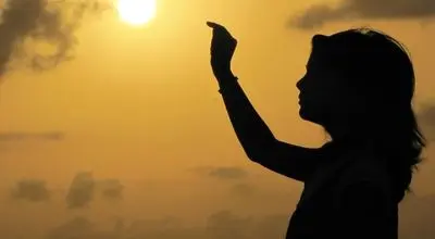 غروب آفتاب و اضطراب شبانه؛ علت چیست؟

