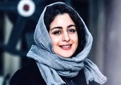  «فاطیما بهارمست» در کودکی و در کنار «عمو پورنگ»؛ اوایل دهه 80