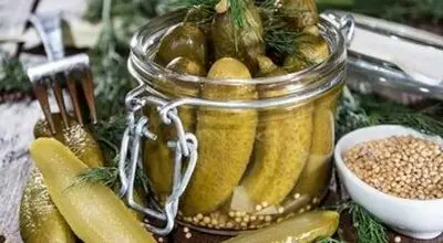 لایه سفید رنگ روی خیارشورهای فله ای تهدیدی برای سلامتی است؟
