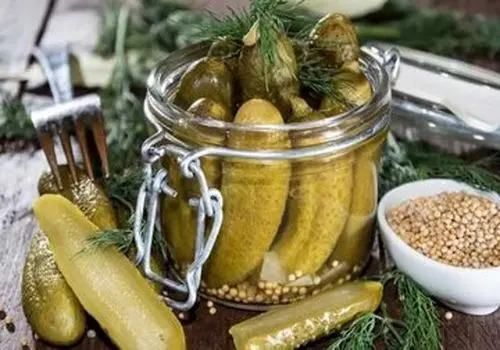 لایه سفید رنگ روی خیارشورهای فله ای تهدیدی برای سلامتی است؟
