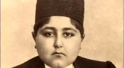 استقبال پادشاه اسپانیا از احمدشاه قاجار؛ سال ۱۳۰۱+ عکس  