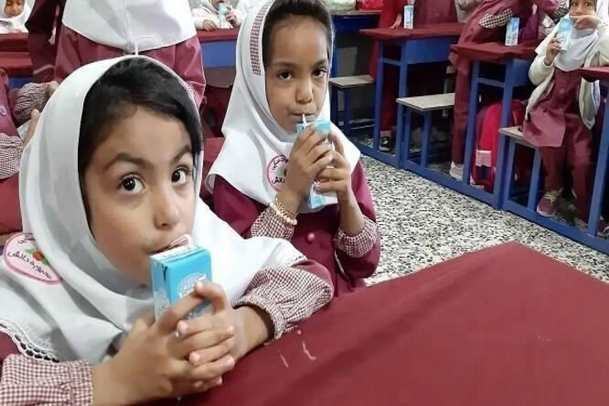 واکنش آموزش و پرورش به مسمومیت دانش‌آموزان با خوردن شیر مدرسه