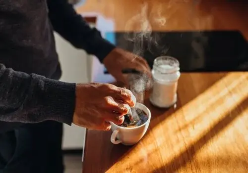 آخرین فنجان قهوه را چه ساعتی بنوشیم؟