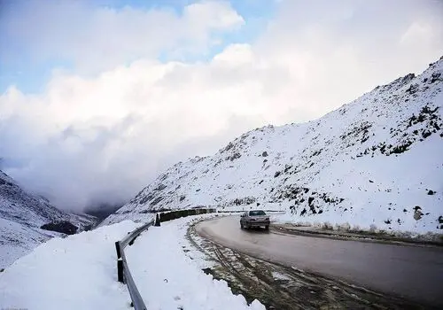 سنگ باران پلیس راه در یاسوج/ مهاجمان دستگیر شدند + فیلم