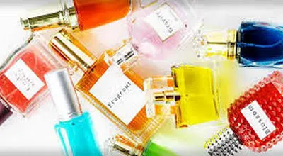 دلیل تفاوت رنگ شیشه‌های عطر چیست و چه چیزی را نشان میدهند؟