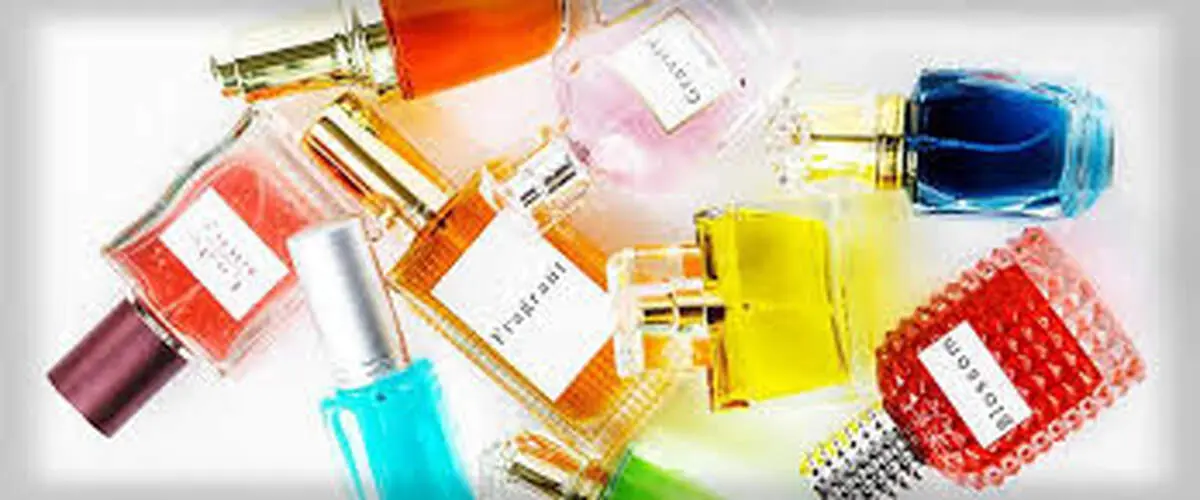 دلیل تفاوت رنگ شیشه‌های عطر چیست و چه چیزی را نشان میدهند؟