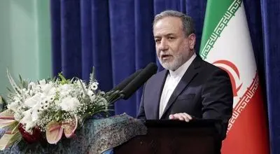 عراقچی: پرچم دیپلماسی را زمین نگذاشتیم