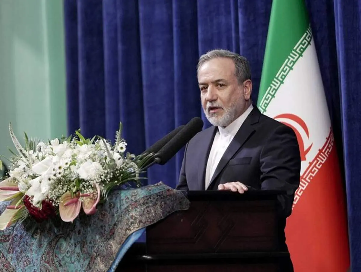عراقچی: پرچم دیپلماسی را زمین نگذاشتیم